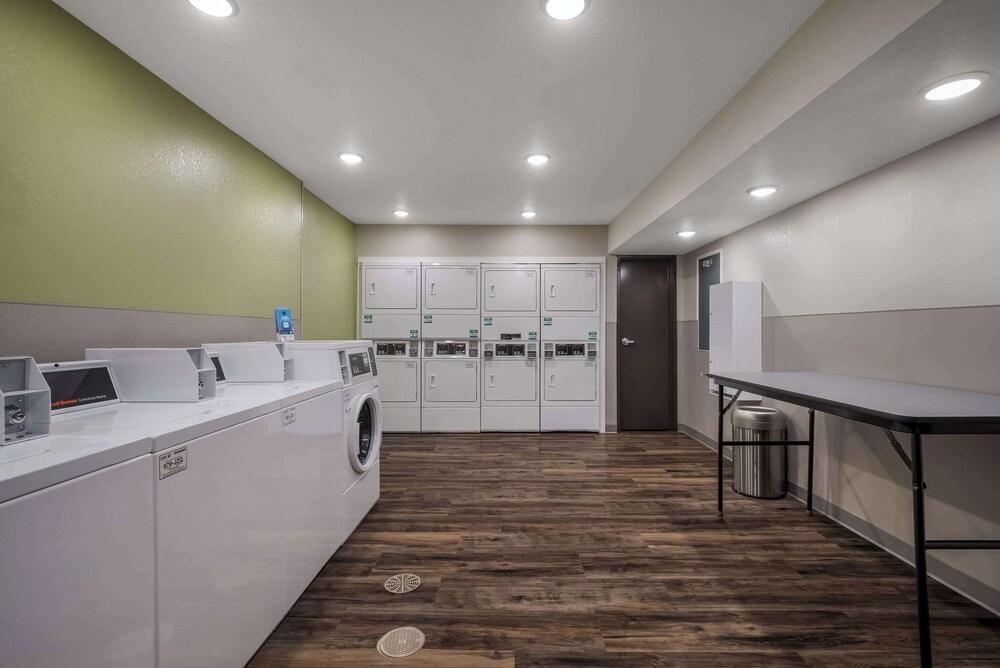 Woodspring Suites Milwaukee - Menomonee Falls photo 30
