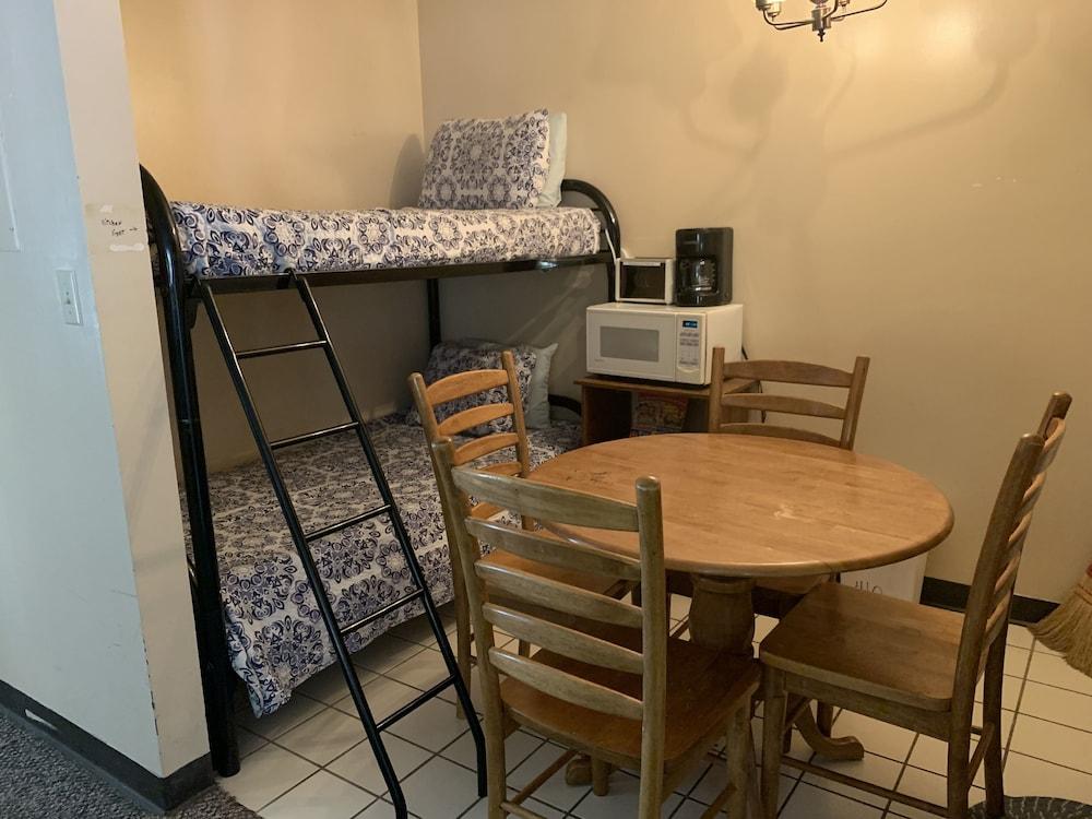 Oak Square Rentals photo 28