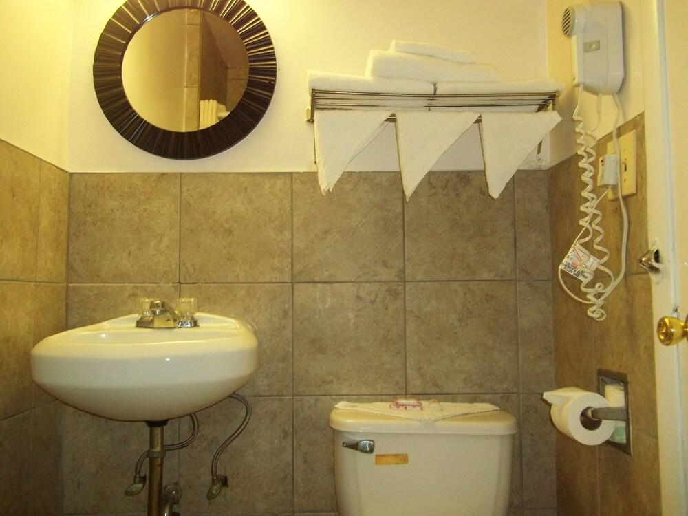 Royal Motel photo 4