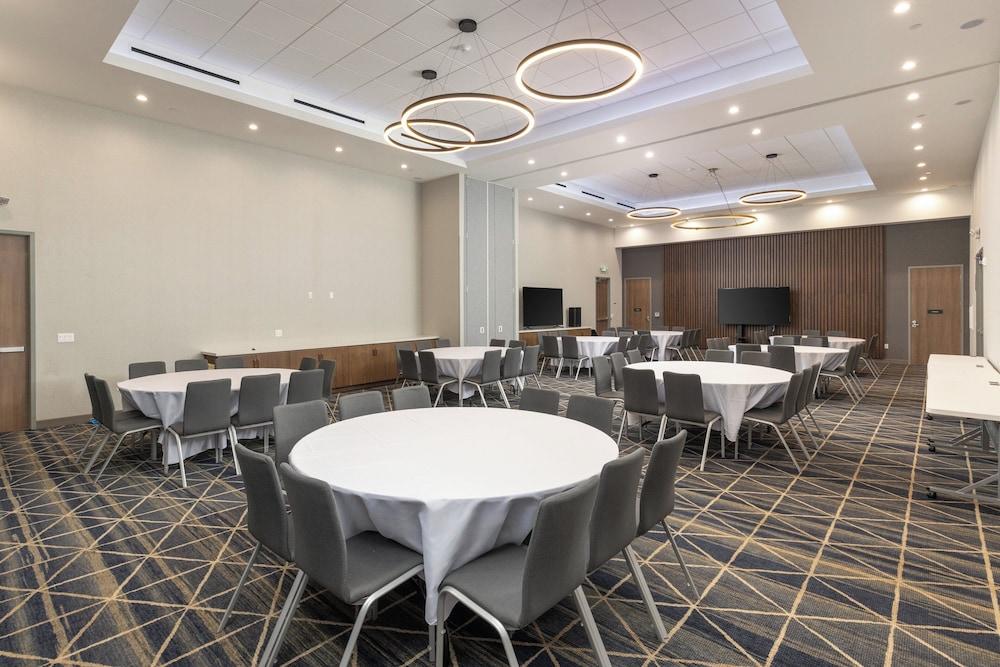 Holiday Inn & Suites Monterey Park Los Angeles by IHG photo 80
