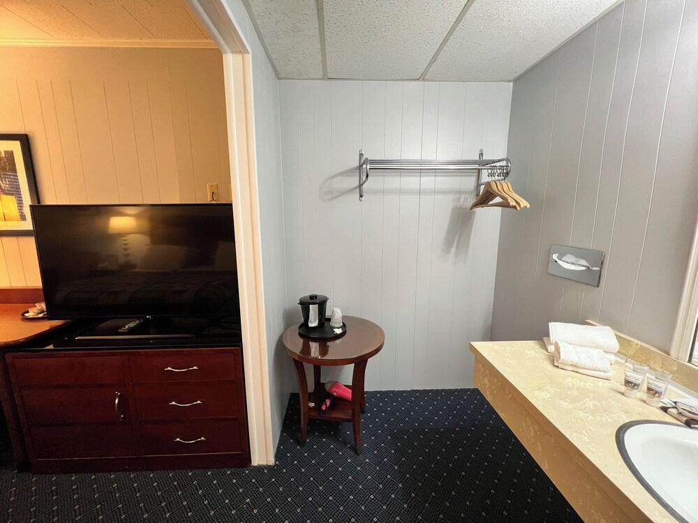 American Boutique Inn - Lakeview photo 6