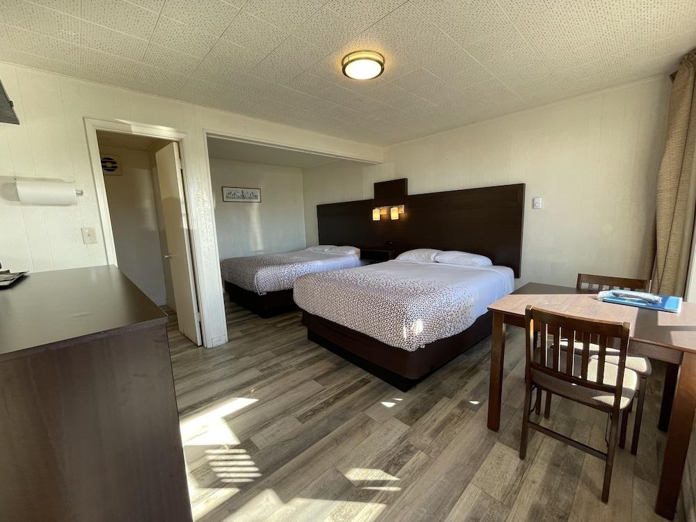 Holiday Motel photo 9