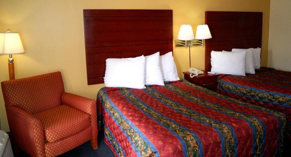 Red Carpet Inn photo 24