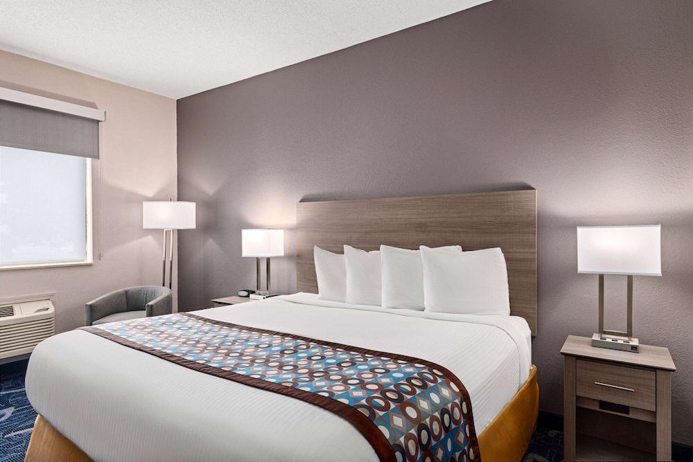 Baymont by Wyndham Waterloo photo 4