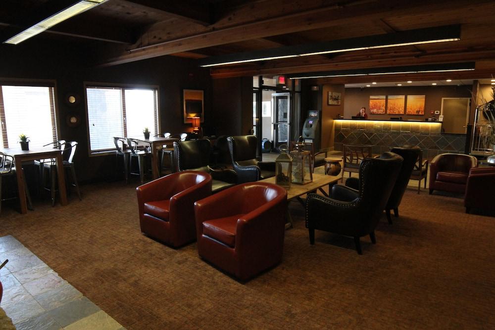 C'mon Inn Hotel & Suites photo 4