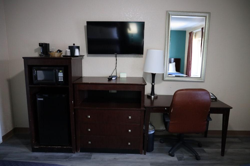 Budget Inn photo 13