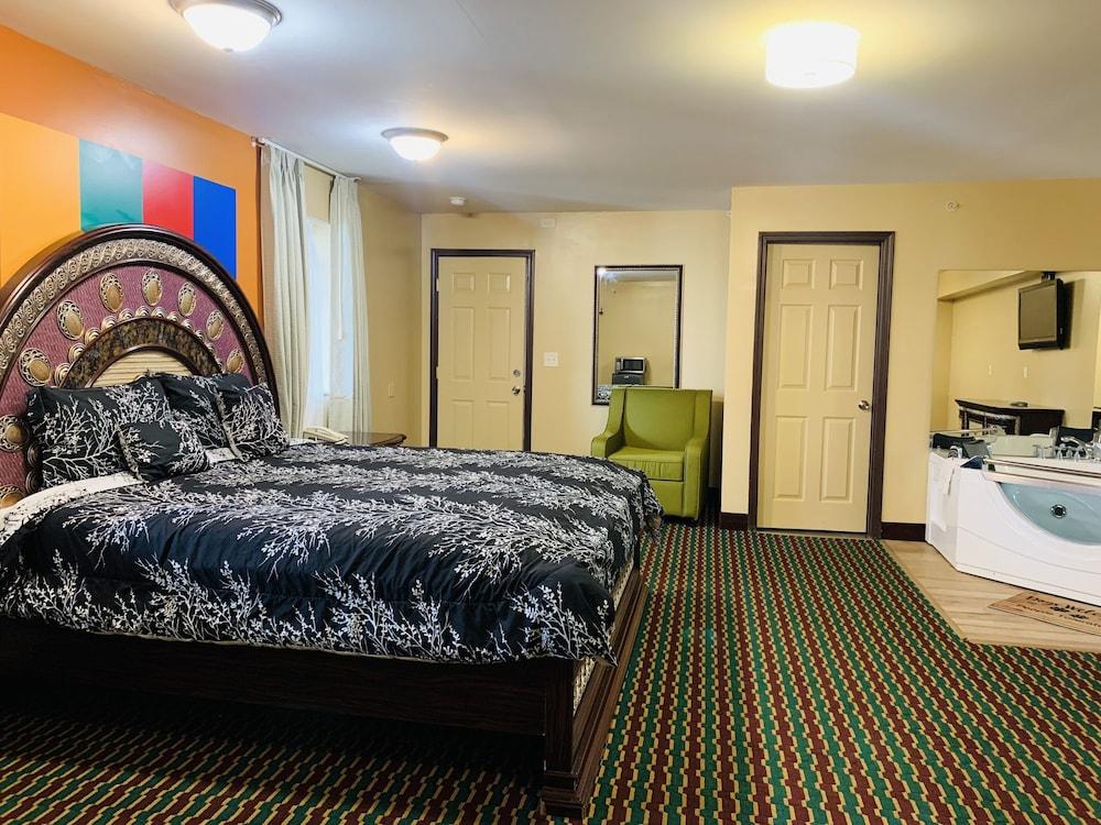 Motor City Inn & Suites photo 13