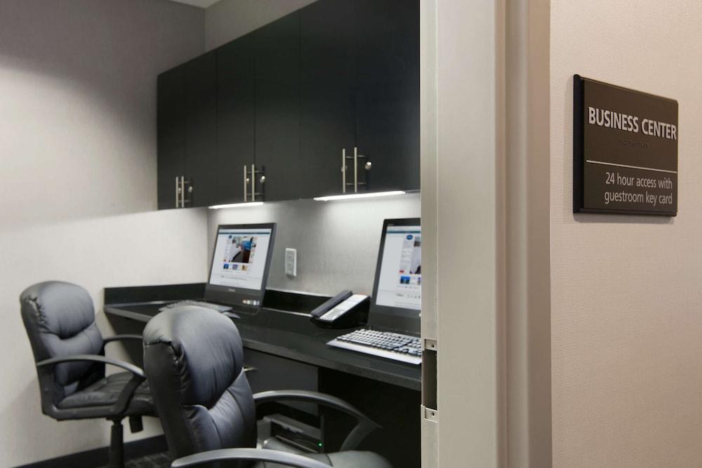 Hampton Inn & Suites Roanoke Airport photo 44