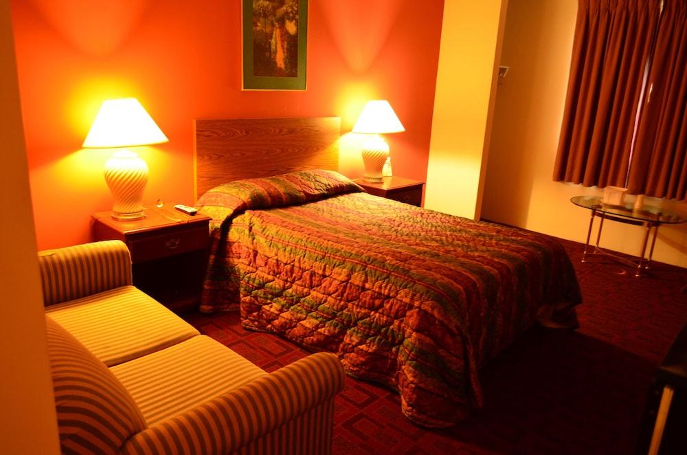 Luxury Inn & Suites photo 8