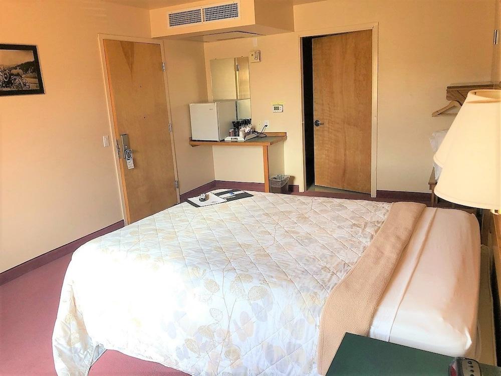 Elkhorn Mountain Inn photo 13