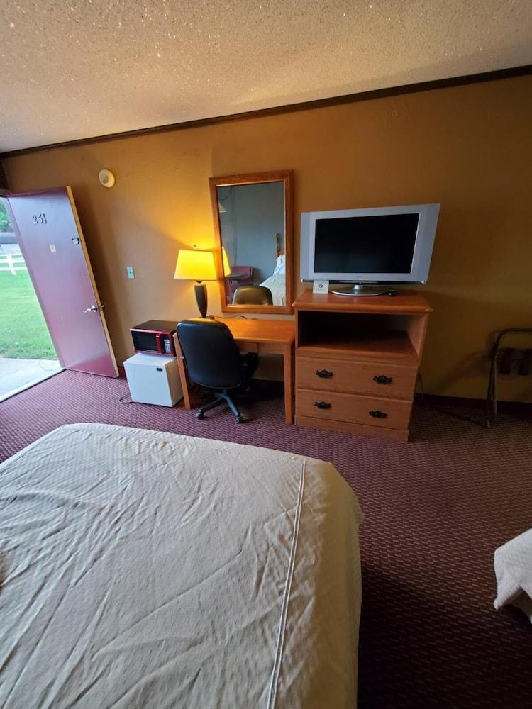 Gray Plaza Motel photo 13