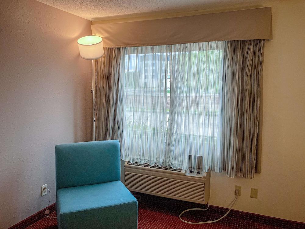 Motel 6 Elkhart, IN photo 13