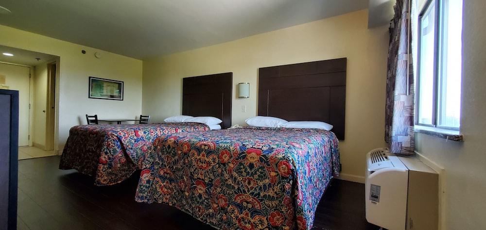 Plano Inn & Suites photo 12