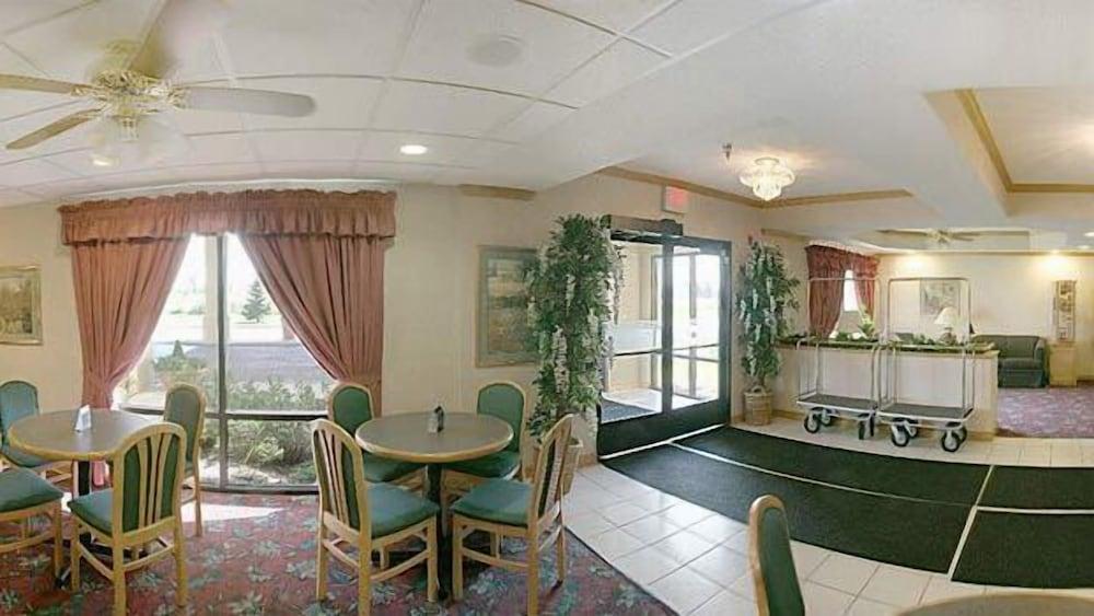 Hampton Inn Sturgis-Lagrange Area photo 35