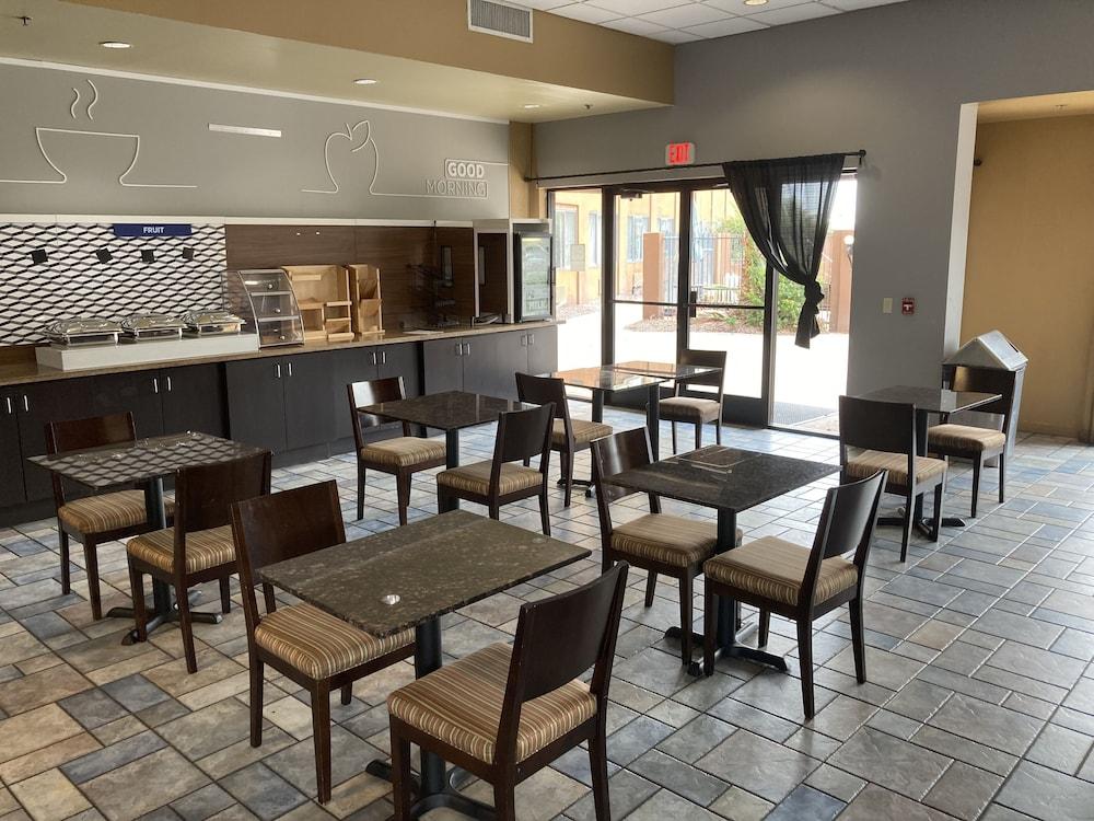 Fairfield by Marriott Inn & Suites Phoenix West Chandler photo 11