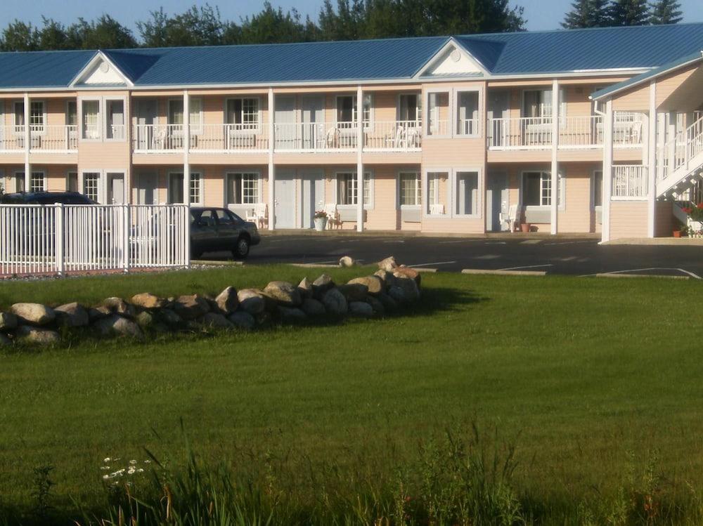 Great Lakes Inn photo 24