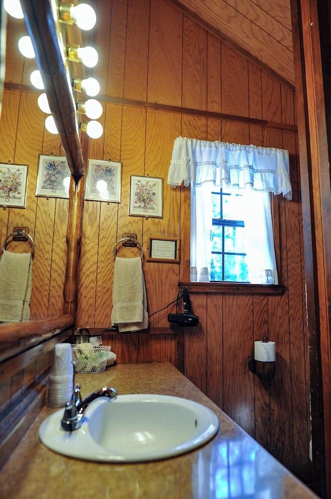 Bear Creek Motel And Cabins photo 53
