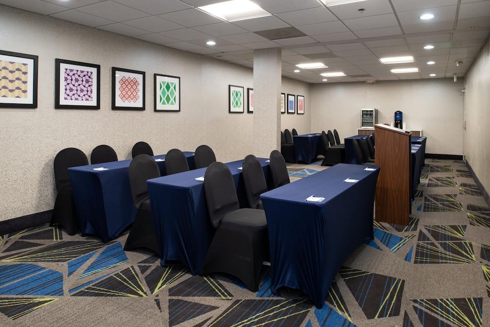 Holiday Inn Express & Suites Los Angeles Downtown West by IHG photo 38