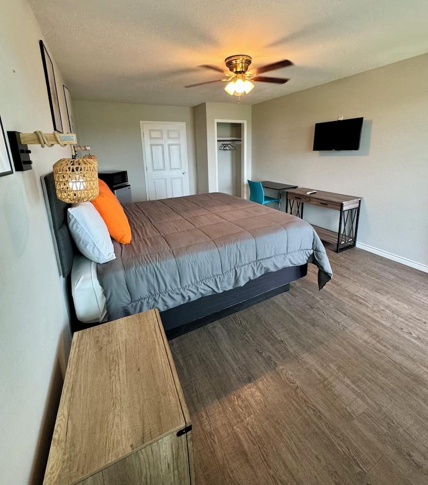 The 409 Bolivar Beach Hotel photo 7