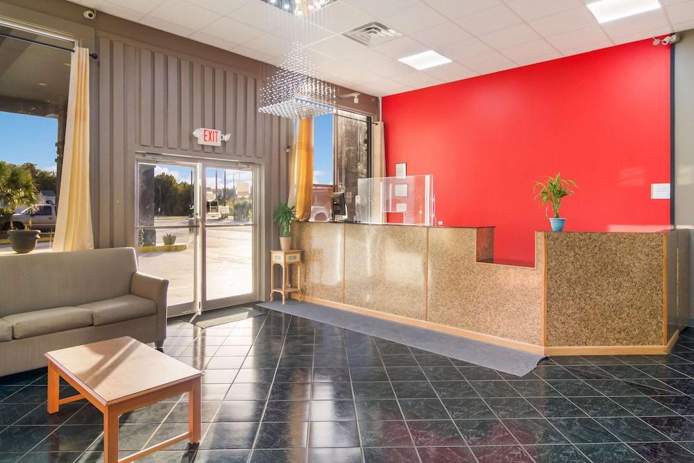 Econo Lodge photo 2