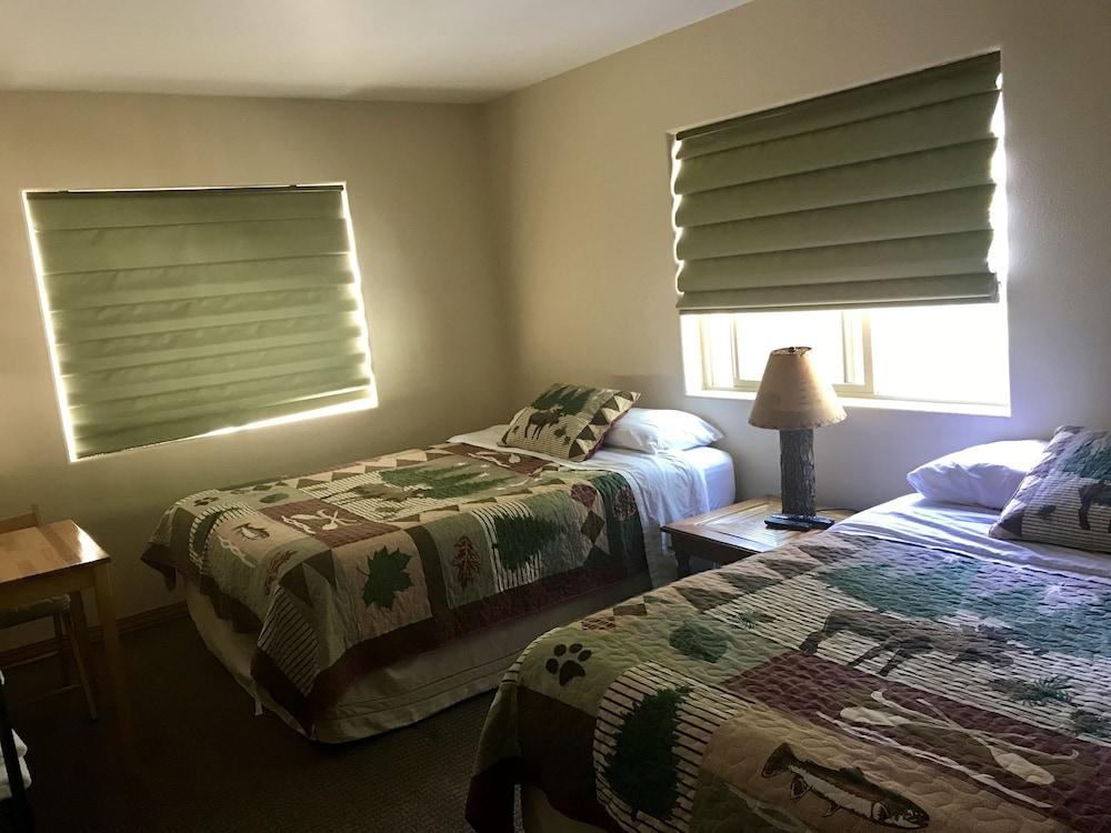 Twin Peaks Lodge and RV Park photo 6