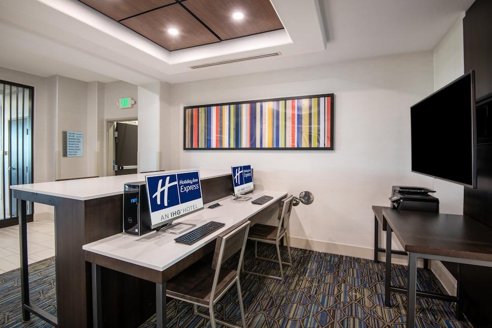 Holiday Inn Express & Suites Yuma by IHG photo 46