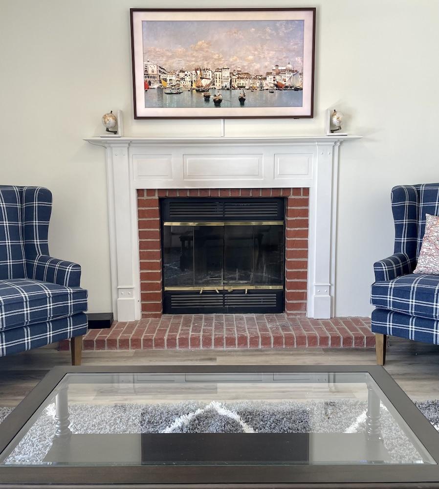The Alex Furnished Rentals photo 7