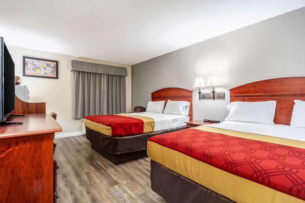 Econo Lodge Lincoln photo 17