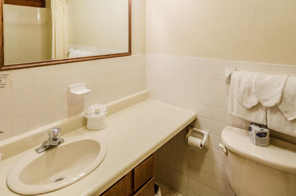 Highland Hills Motel and Cabins – A Master Hosts Resort photo 39