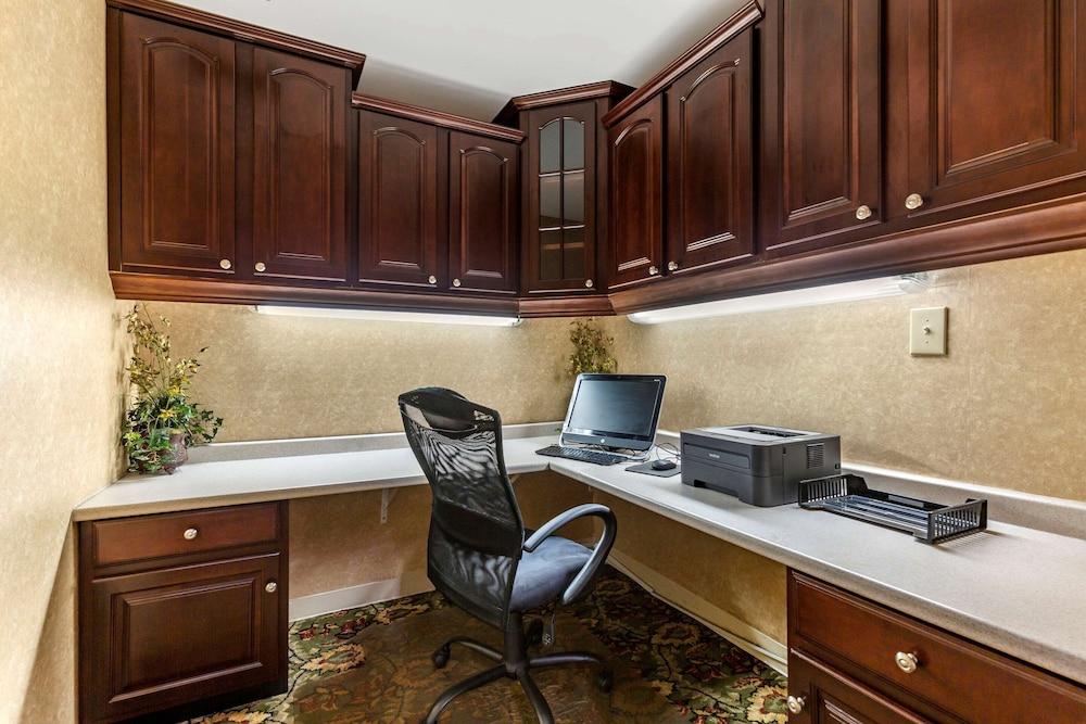 Quality Inn Windsor Mill - Baltimore photo 22