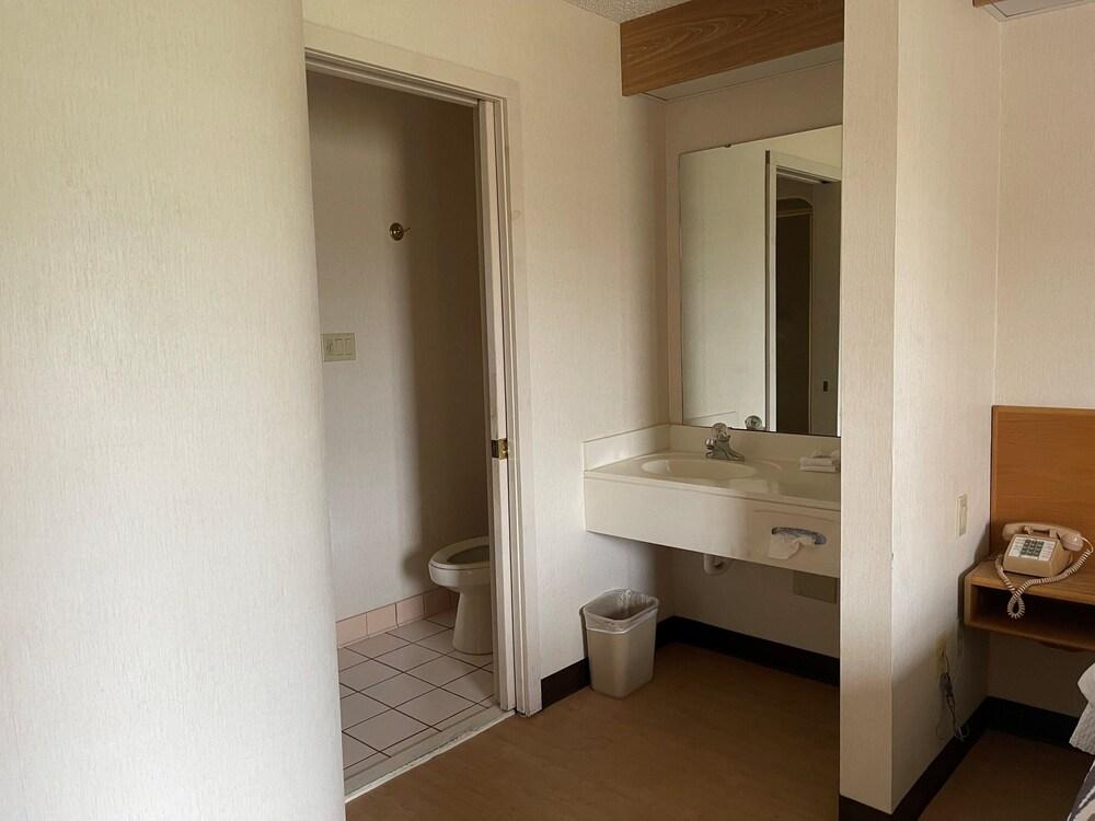 Red Roof Inn Branson photo 25