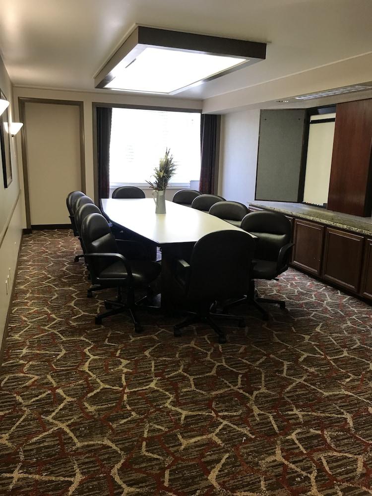 SureStay Plus Hotel by Best Western Lehigh Valley photo 32