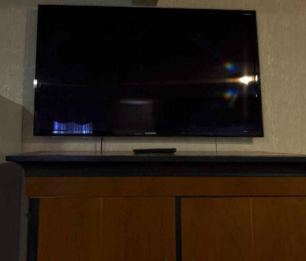 Cedar Park Whirlpool Suites photo 12