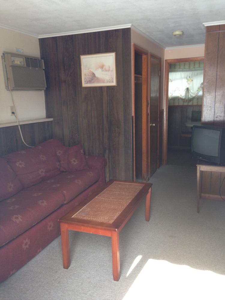 Amber Lantern Lake George Motel and Cottage Rentals photo 31