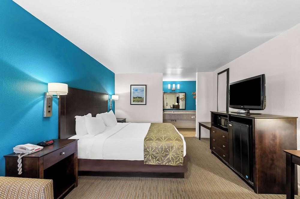 Best Western Delhi Inn photo 8