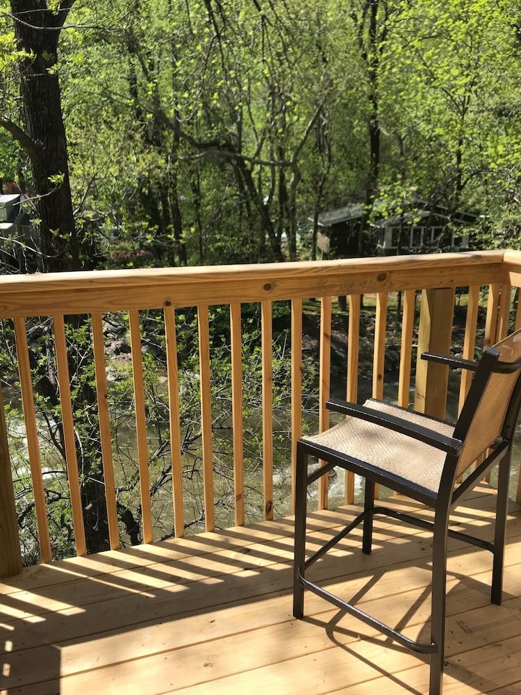 The Riverside Lodge at Chimney Rock photo 8