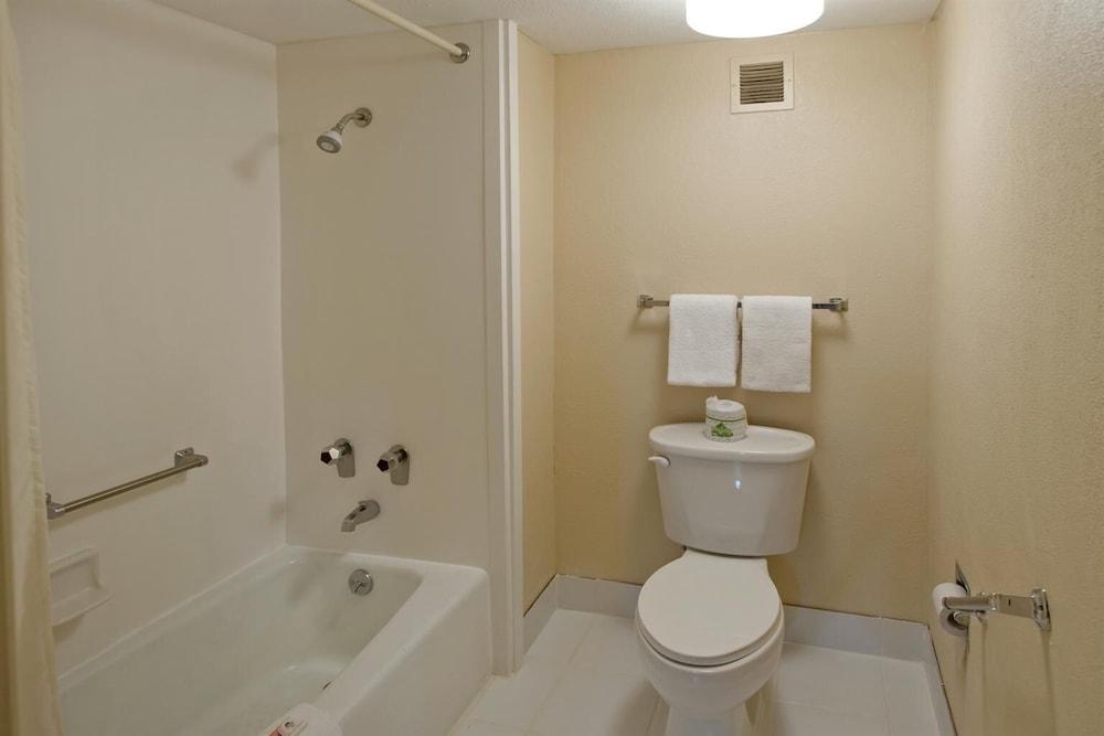 Americas Best Value Inn Forest photo 33