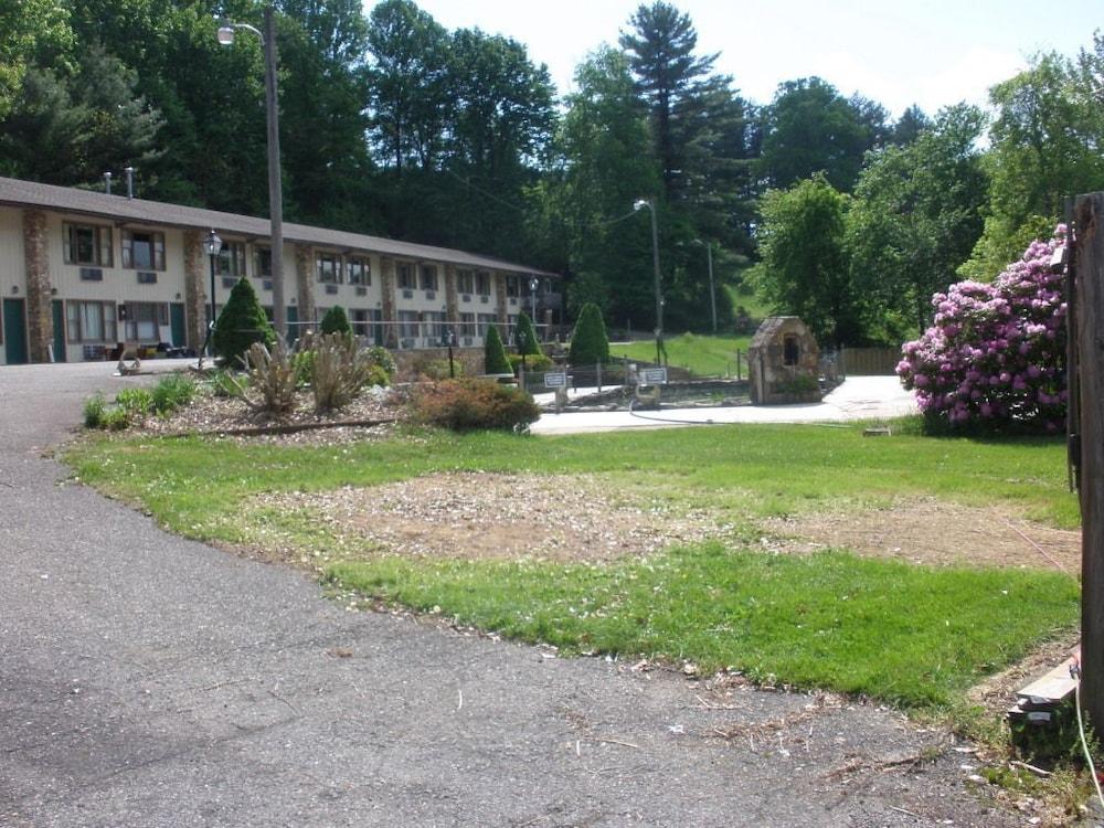High Meadows Inn photo 28
