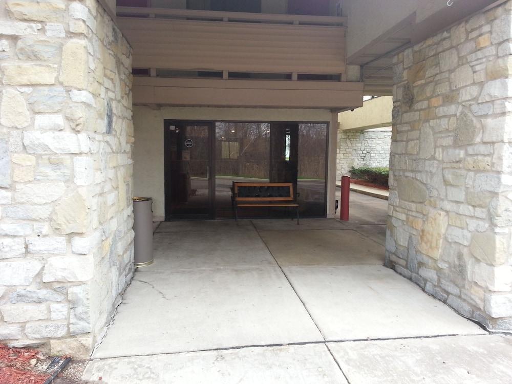 Days Inn & Suites by Wyndham Monroe photo 17