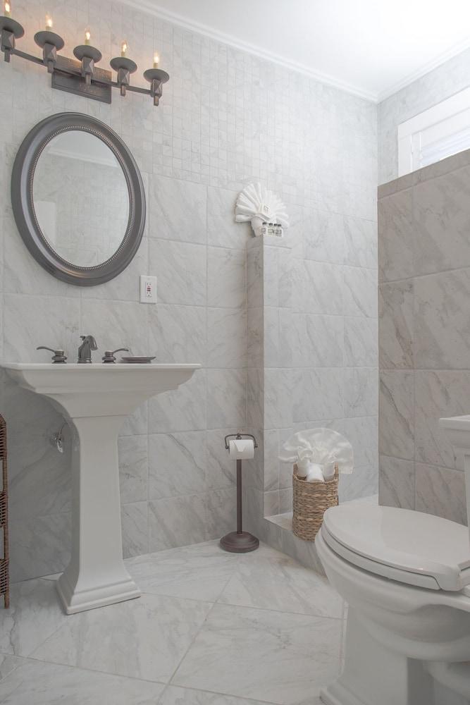 Marginal Way House Hotel photo 40