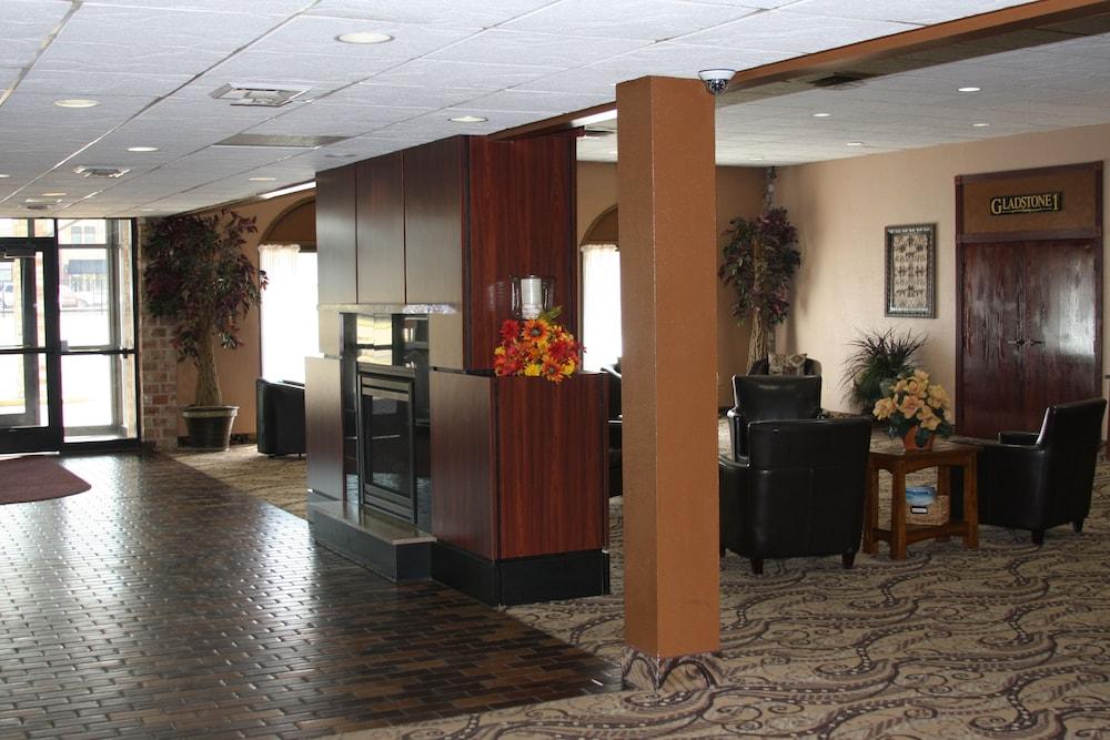 Gladstone Inn & Suites photo 2