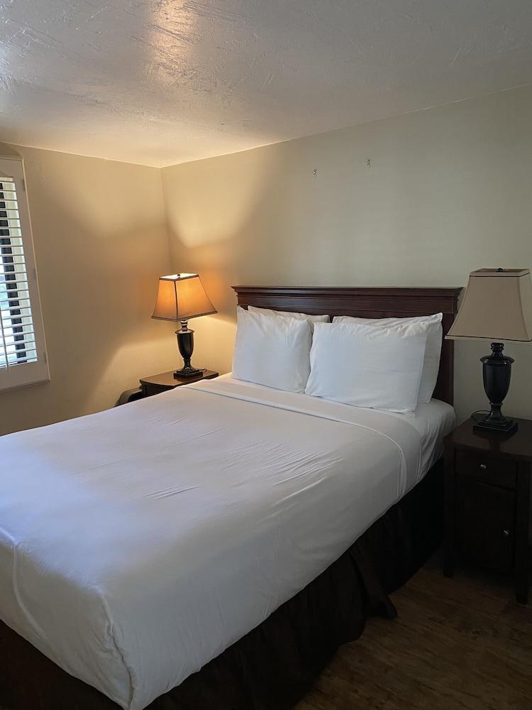 Carmel Resort Inn photo 67
