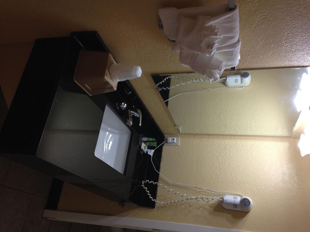 Village Inn Cotulla photo 31