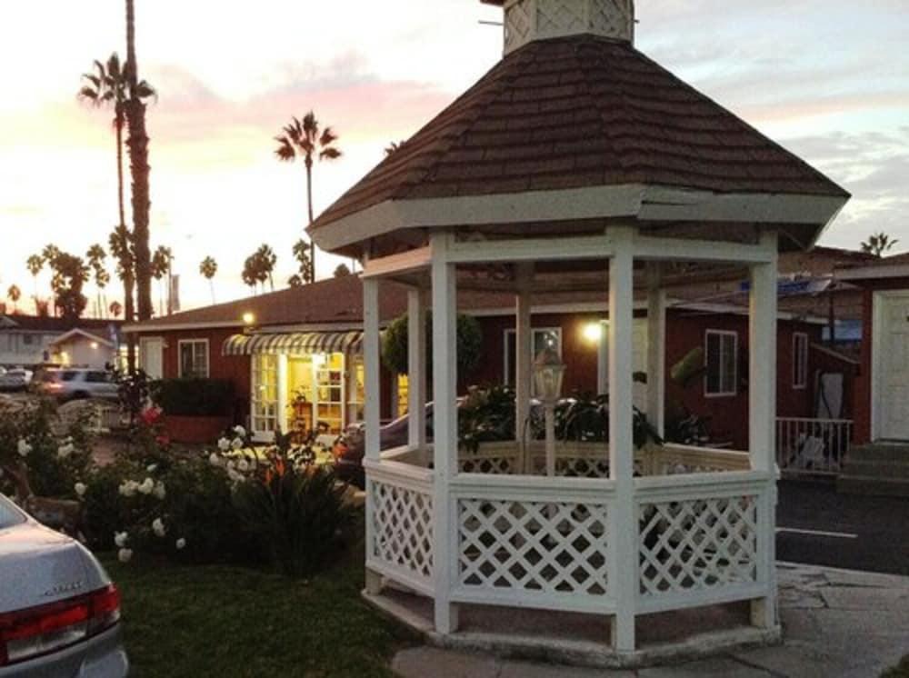 Oceanside Inn and Suites photo 32