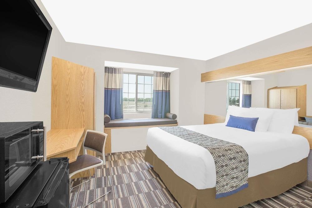 Microtel Inn & Suites by Wyndham Ames photo 14