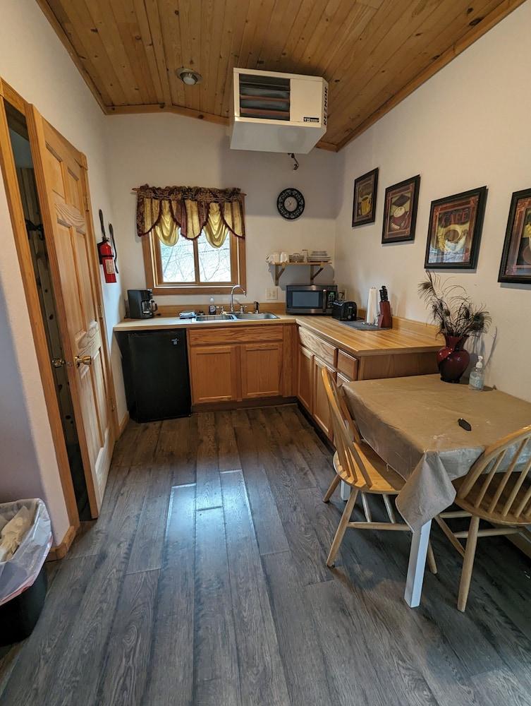 Ponderosa Pines Inn and Cabins photo 17