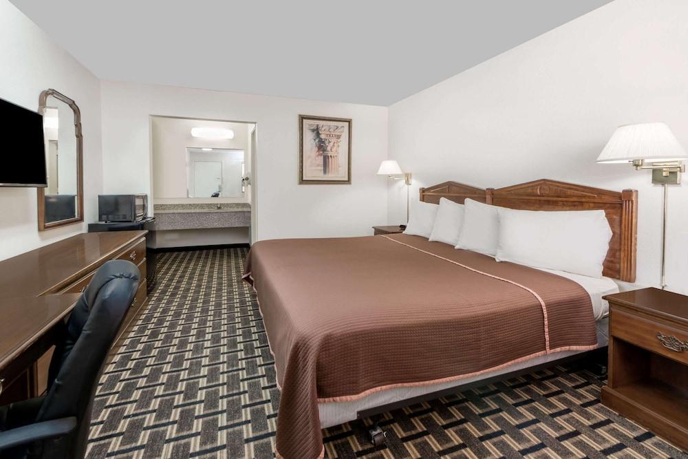 Knights Inn Slaton photo 10