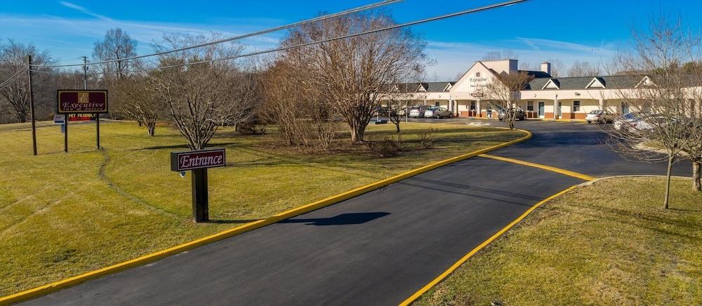 Executive Inn And Suites photo 34