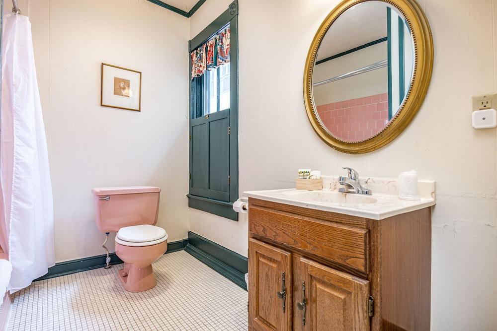 Wayside Inn photo 100