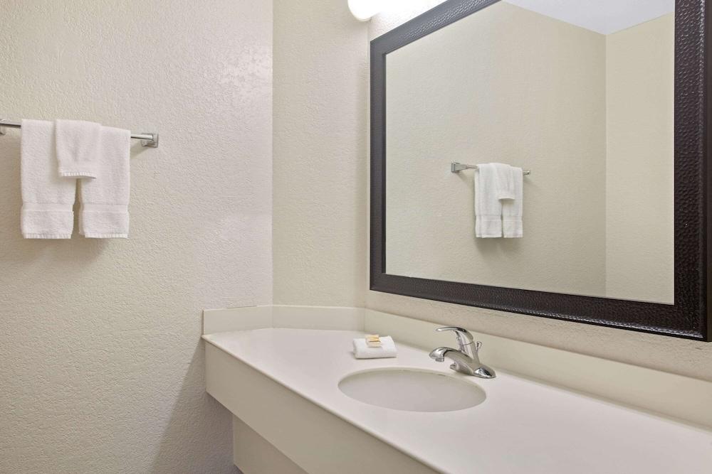 La Quinta Inn by Wyndham San Marcos photo 39